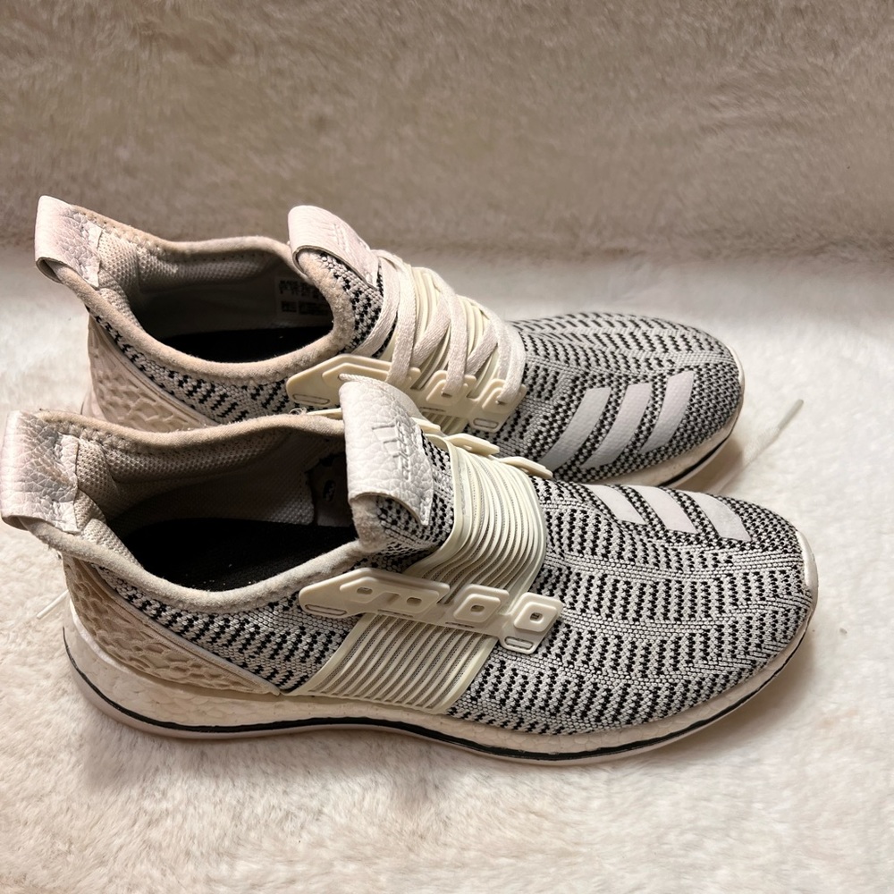 Adidas Women’s PureBoost sneakers size 8